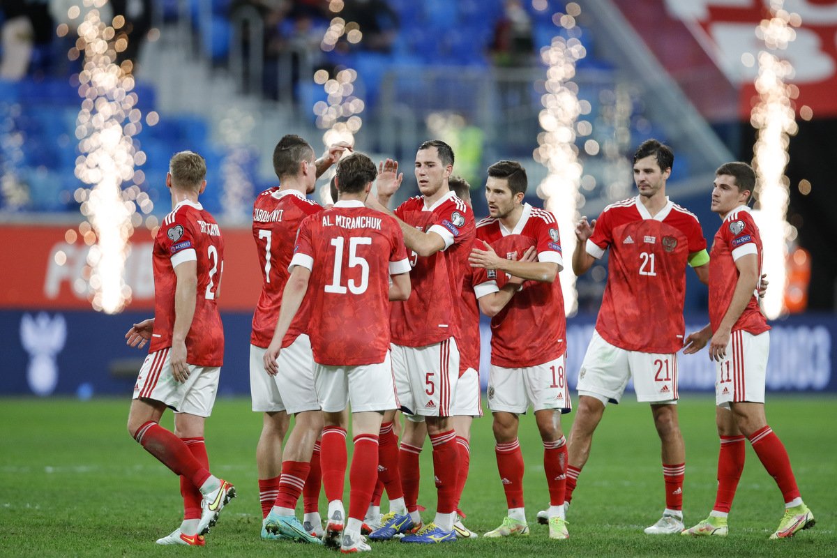 Сборная России по футболу потеряла одно место в рейтинге ФИФА